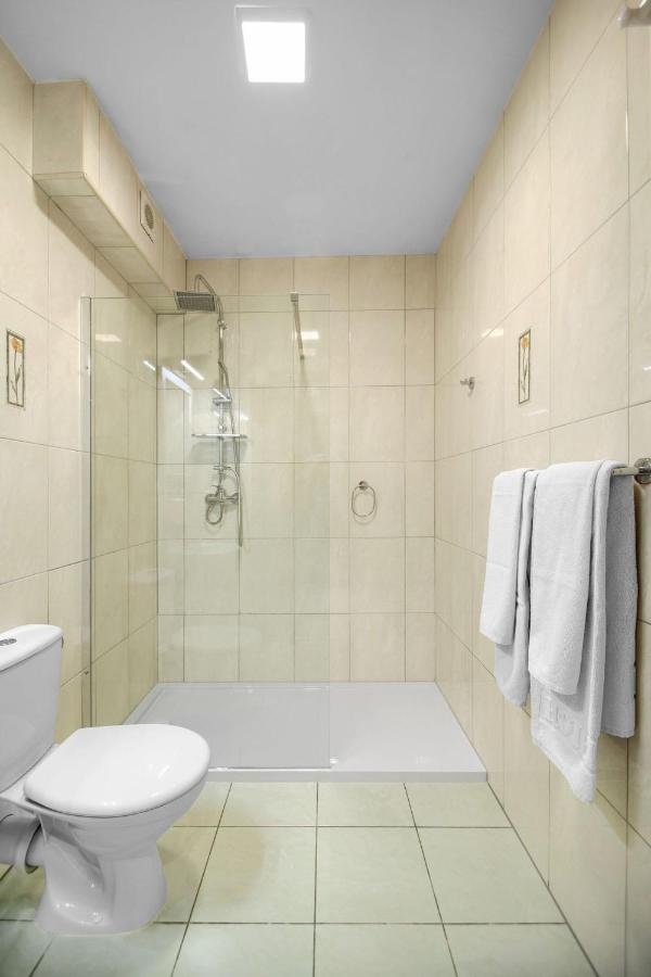 Taaakaryba Hotel Колобжег Екстериор снимка